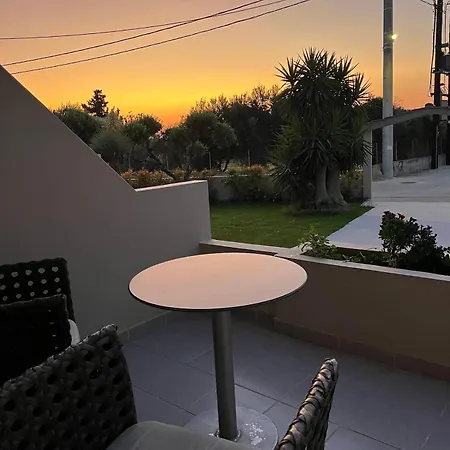 Stacy's Apart Otel Kremastí