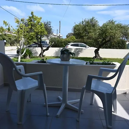 Hotel apartamentowy Stacy's Kremastí