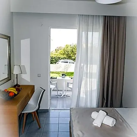 Hotel apartamentowy Stacy's Kremastí